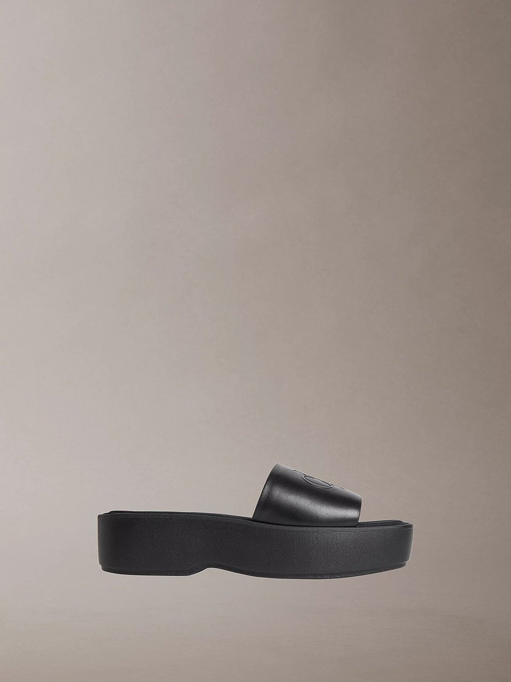 כפכפי קלווין קליין Amelia - Leather Platform Sliders נשים