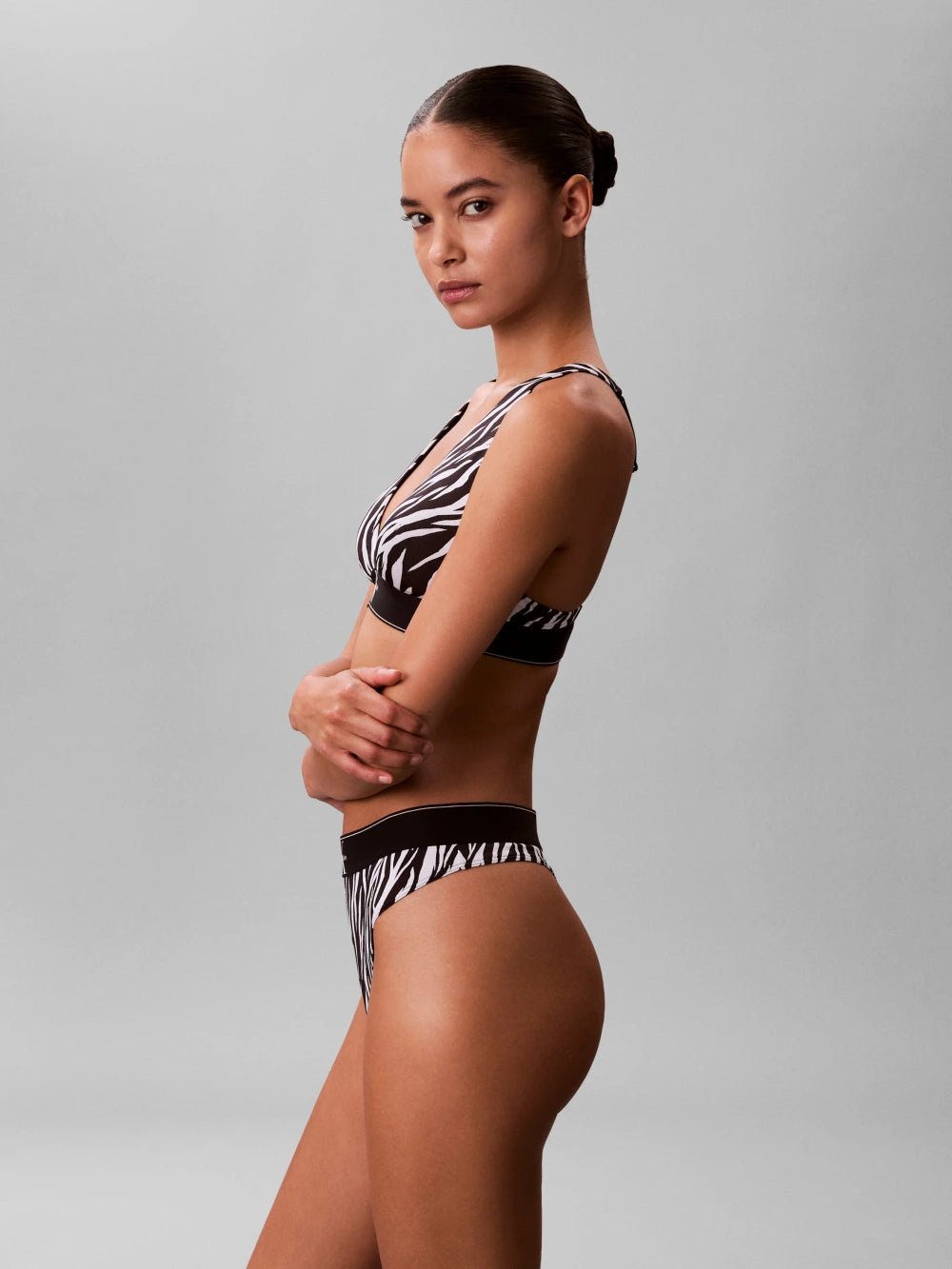 תחתוני קלווין קליין Stretch Thong - Graphic Monogram Microfibre נשים