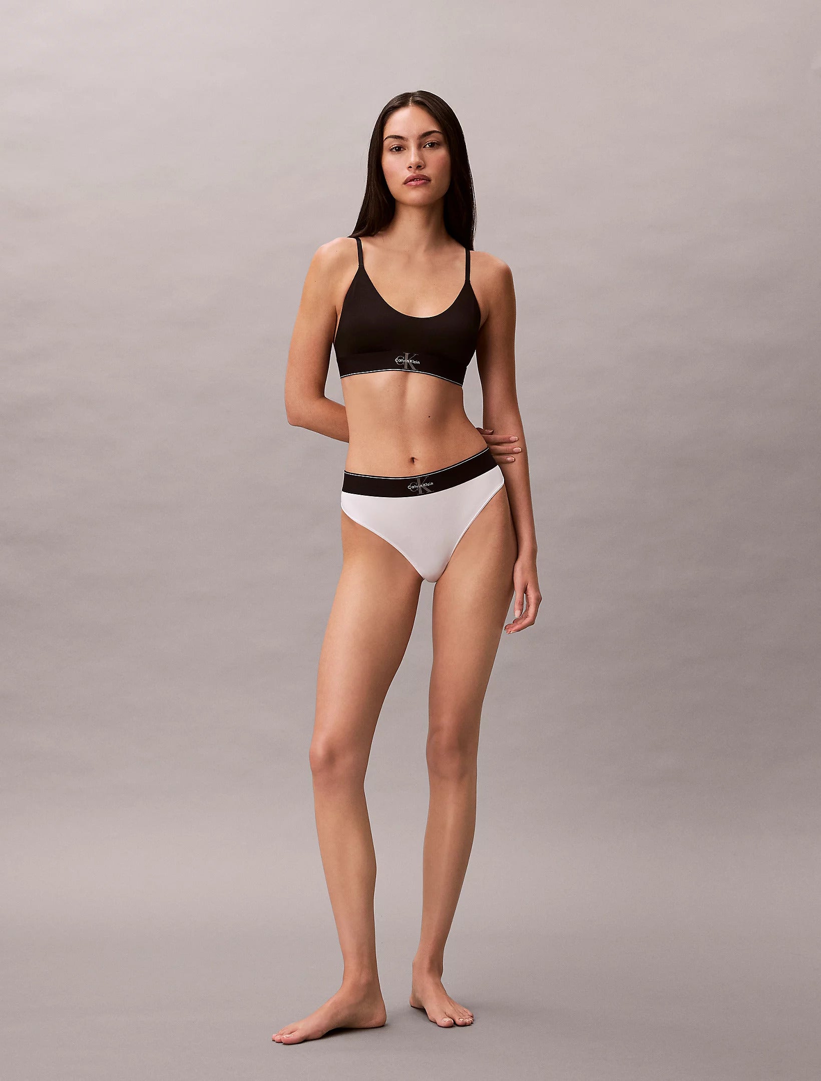 תחתוני קלווין קליין Stretch Thong - Graphic Monogram Microfibre נשים