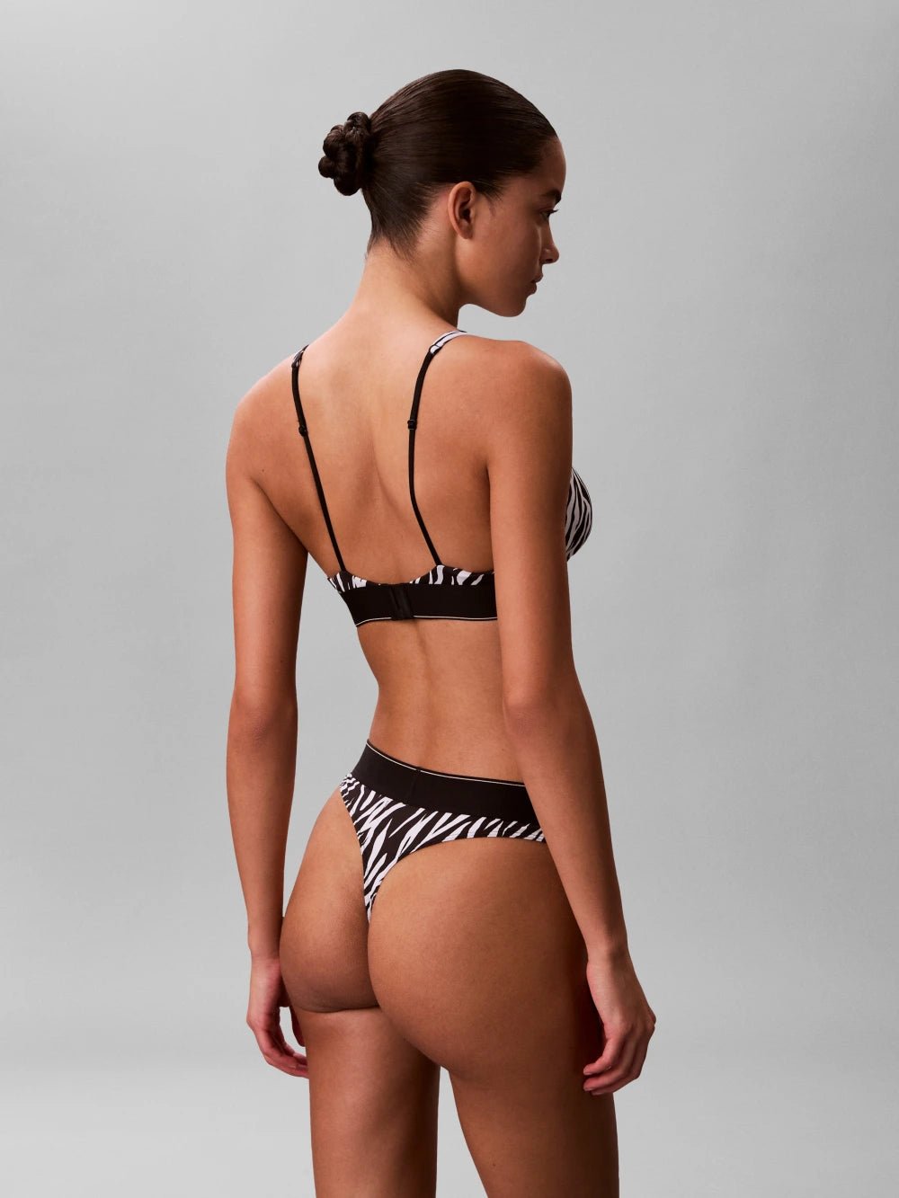 חזייה קלווין קליין Stretch Thong - Graphic Monogram Microfibre נשים