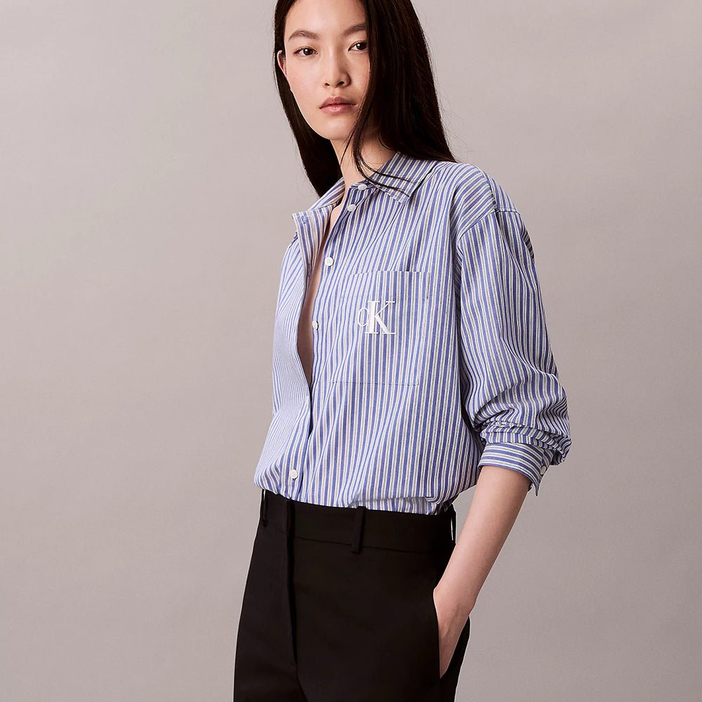 חולצה מכופתרת קלווין קליין Cotton Poplin Striped נשים