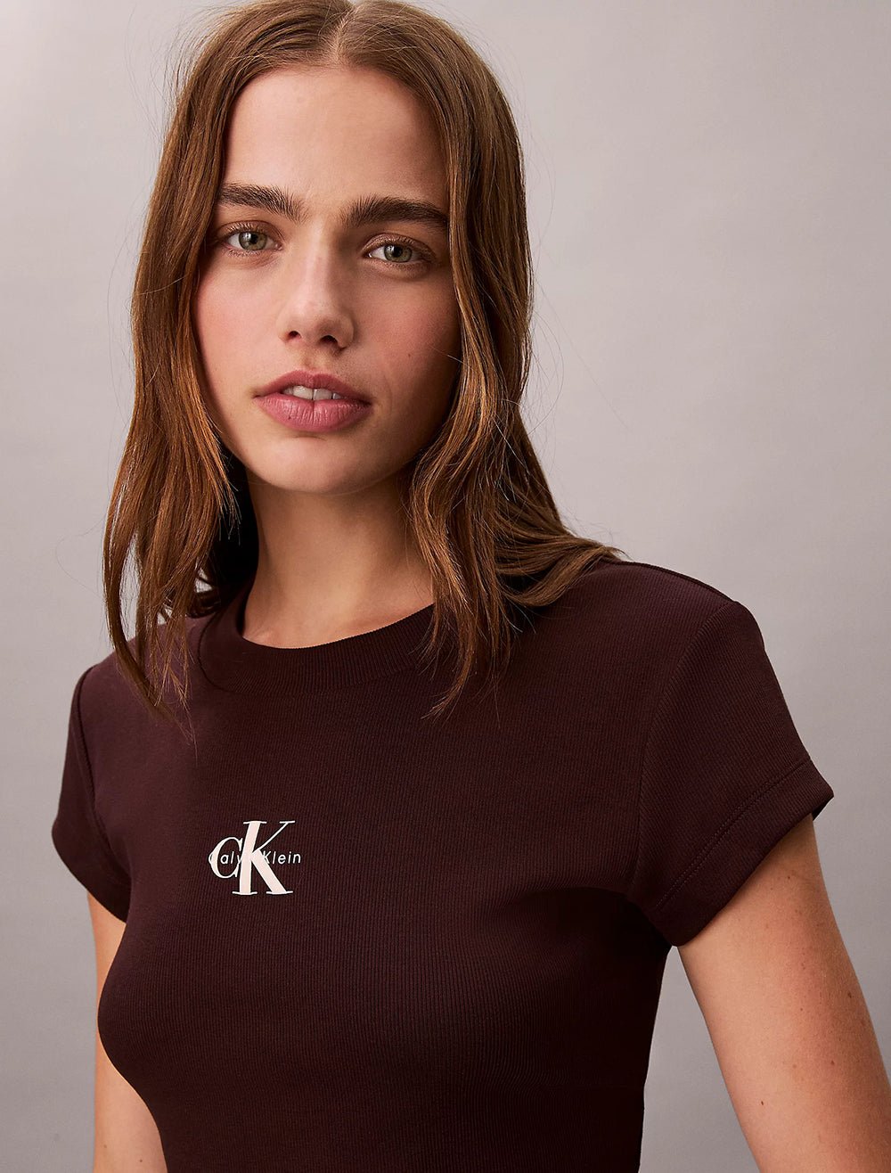 חולצת טישירט קצרה קלווין קליין Monologo Baby Tee נשים