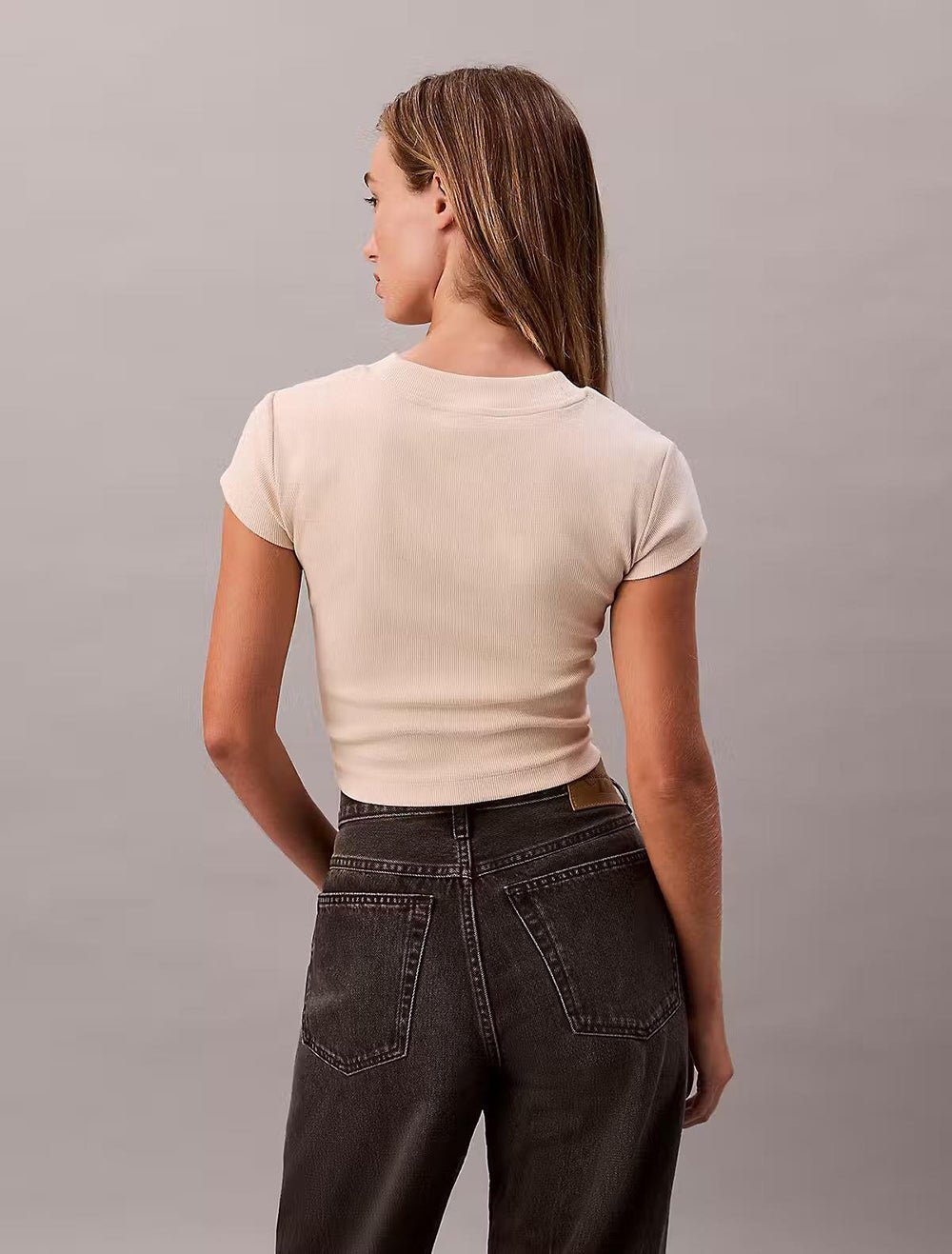 חולצת טישירט קצרה קלווין קליין Monologo Baby Tee נשים