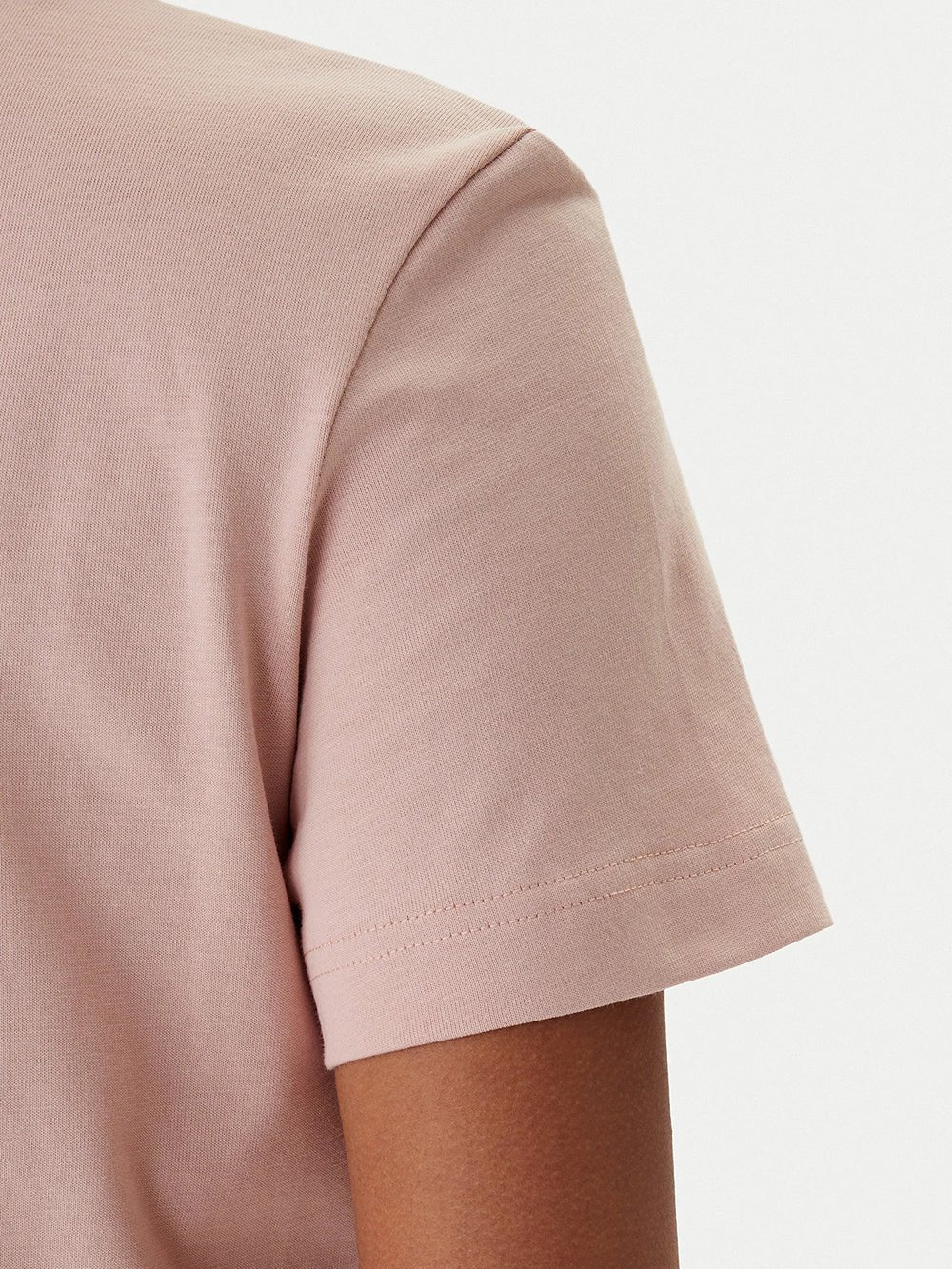 חולצת טישירט קצרה קלווין קליין Monogram Crew Tee נשים