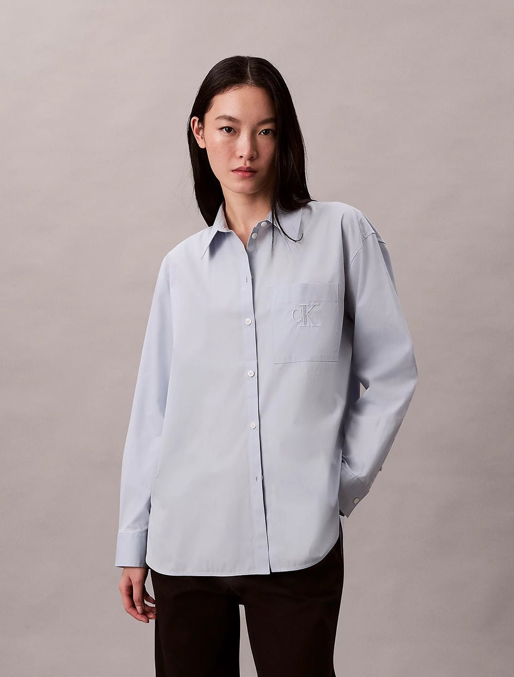 חולצה מכופתרת קלווין קליין Poplin Relaxed Button-Up נשים