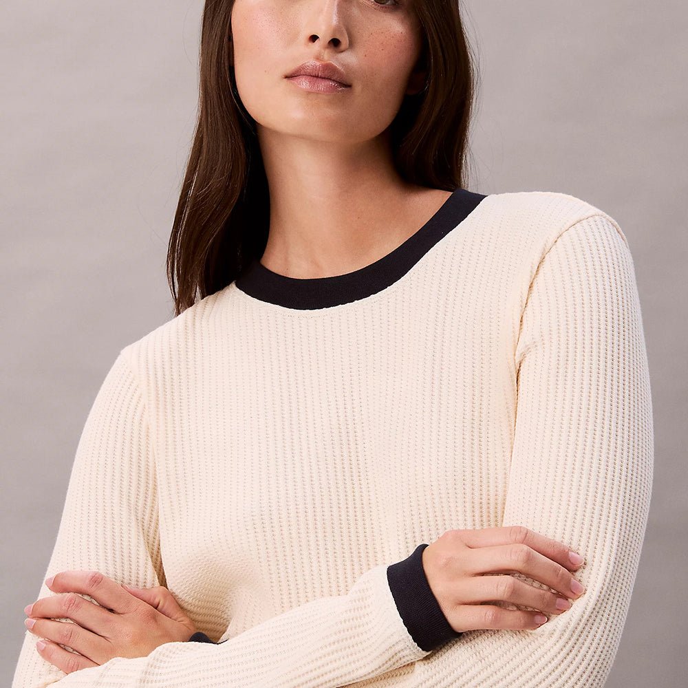 חולצת טישירט ארוכה קלווין קליין Waffle נשים