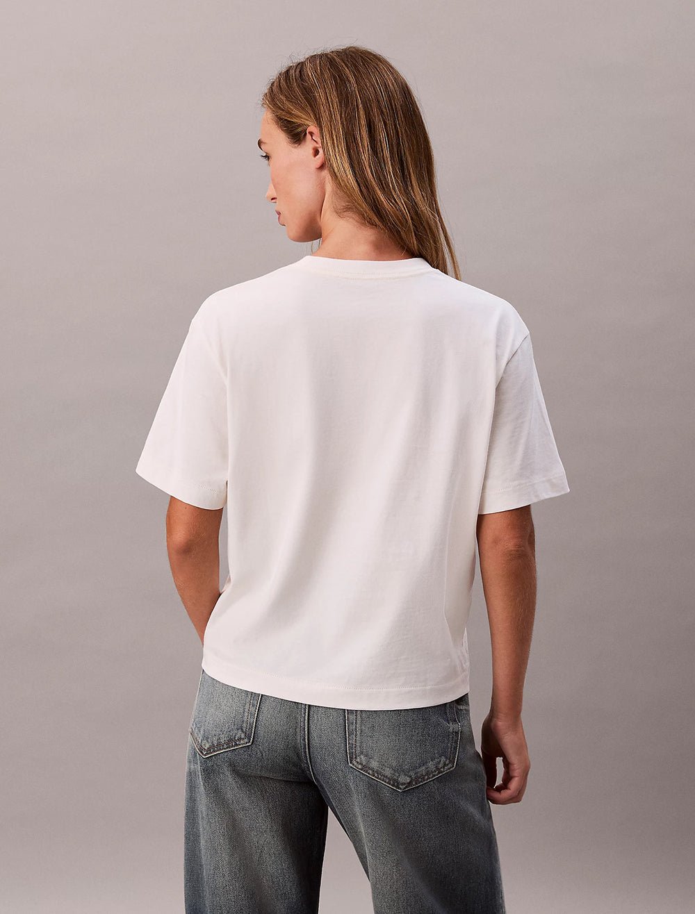 חולצת טישירט קצרה קלווין קליין Cocktail Logo Graphic Boxy נשים