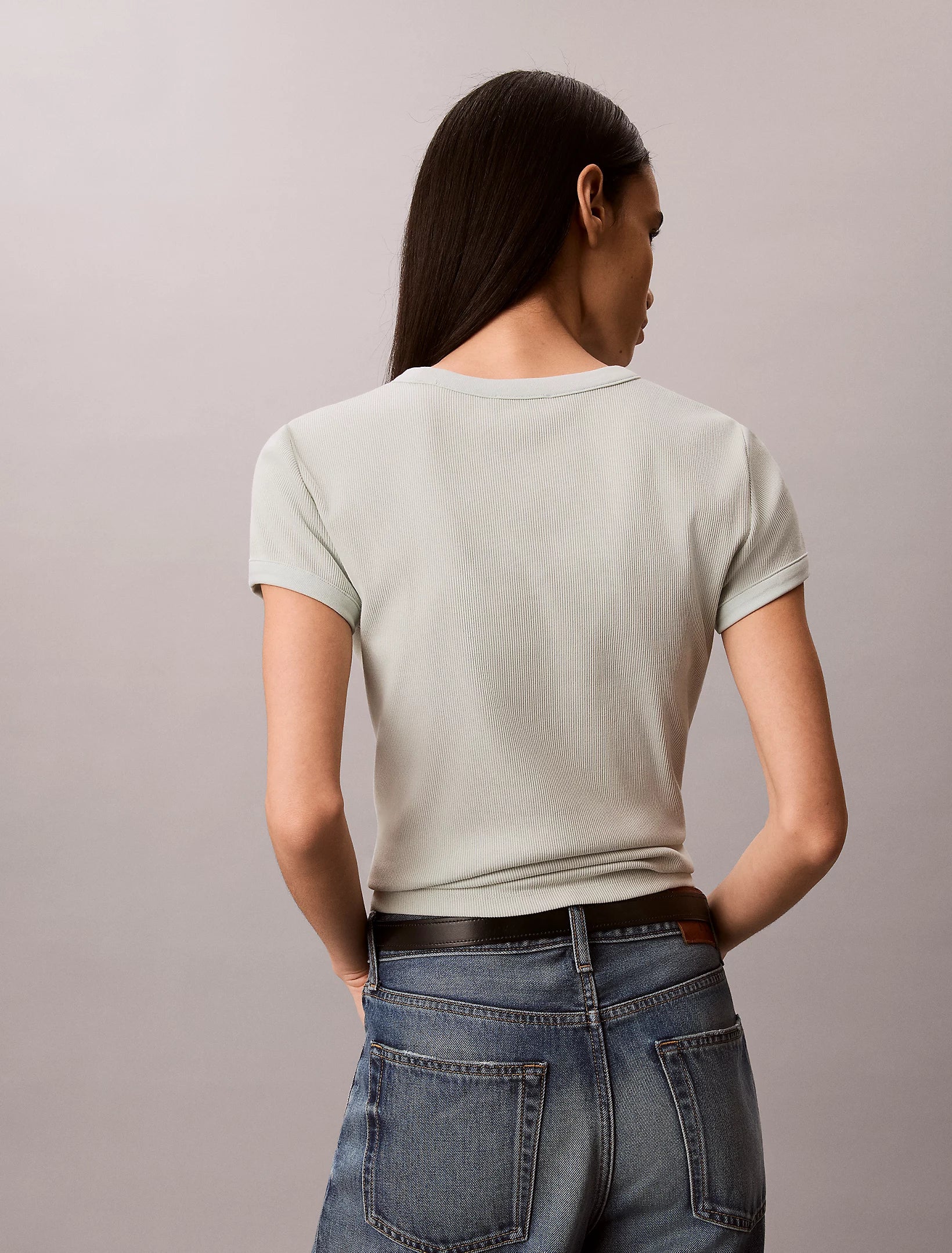 חולצת טישירט קצרה קלווין קליין Slim Ribbed Cotton Logo נשים