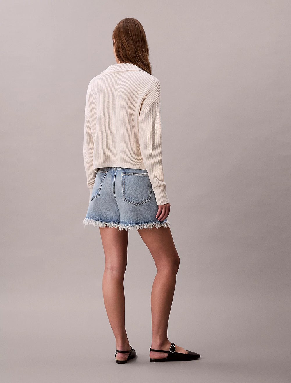 ג'ינס קצר קלווין קליין 90S Relaxed Frayed Denim Shorts נשים