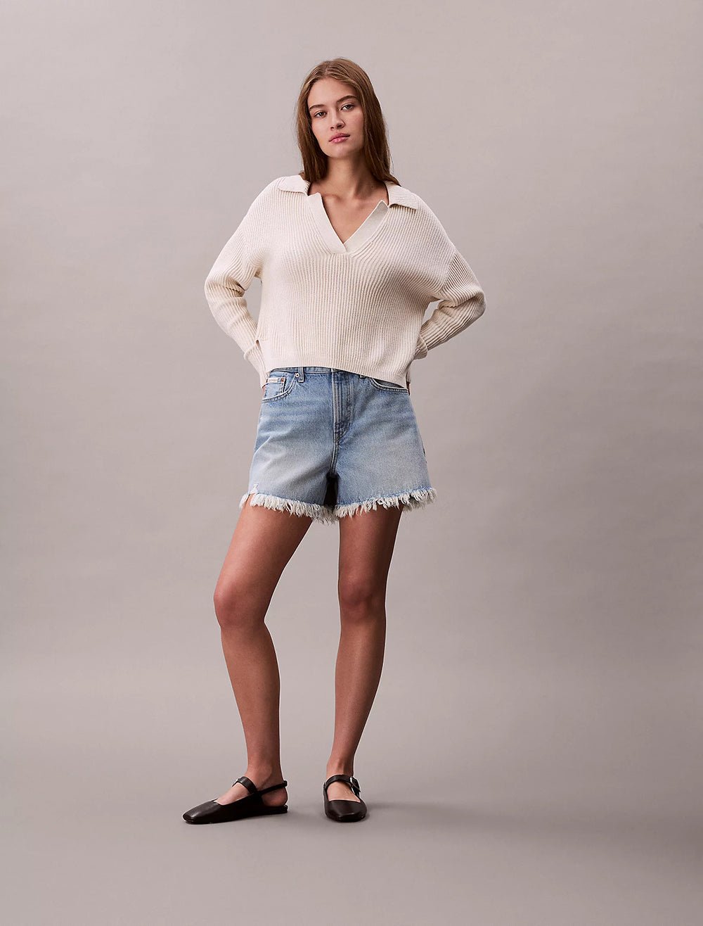 ג'ינס קצר קלווין קליין 90S Relaxed Frayed Denim Shorts נשים