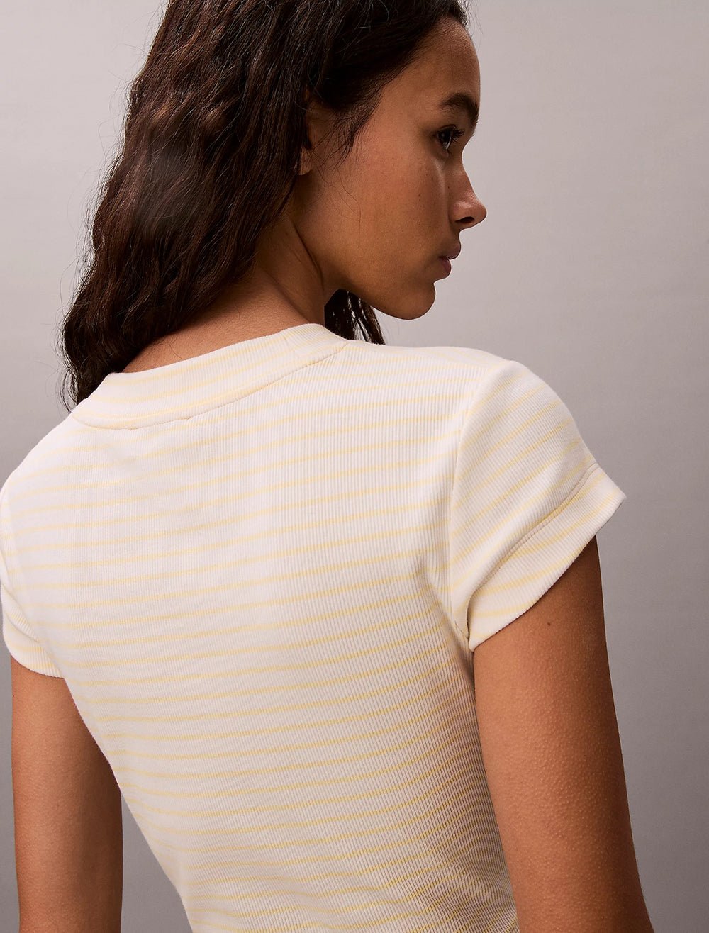 חולצת טישירט קצרה קלווין קליין Slim Ribbed Stripe נשים