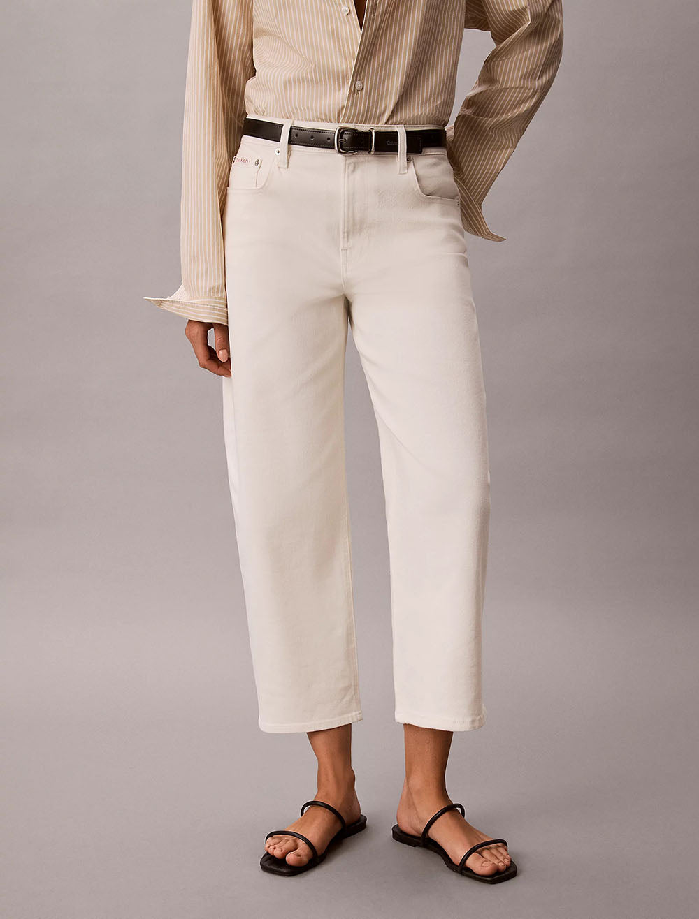 ג'ינס קלווין קליין Cropped Cotton Twill Barrel Trousers נשים