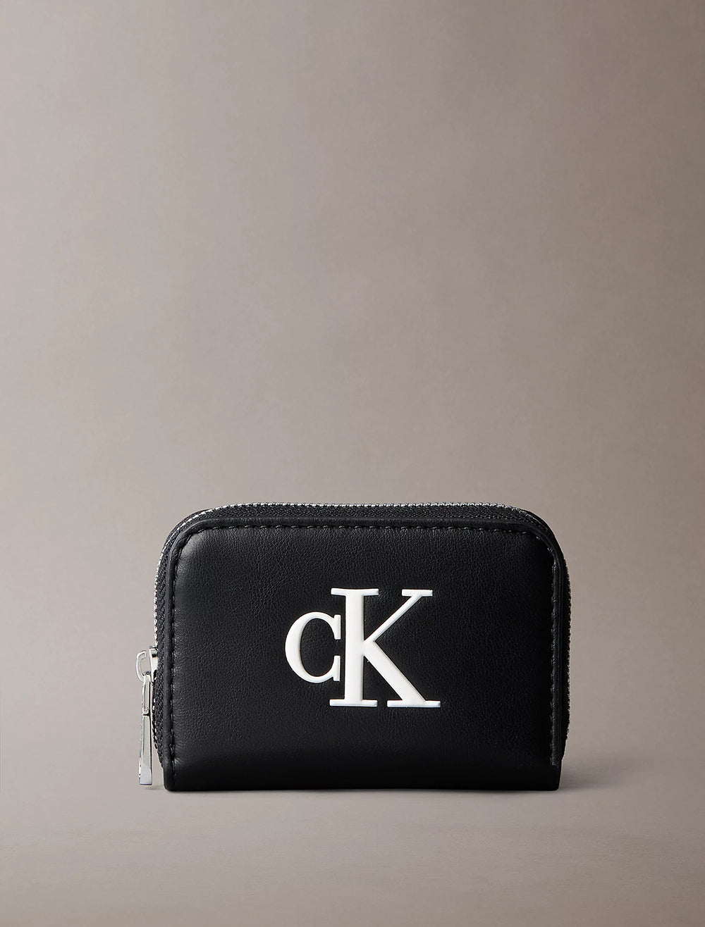 ארנק קלווין קליין Embossed Monogram Zip נשים