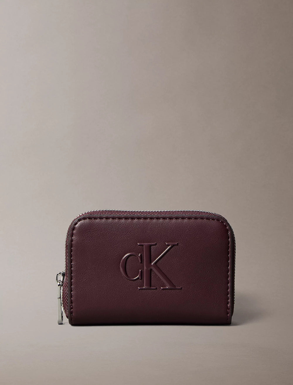 ארנק קלווין קליין Embossed Monogram Zip נשים