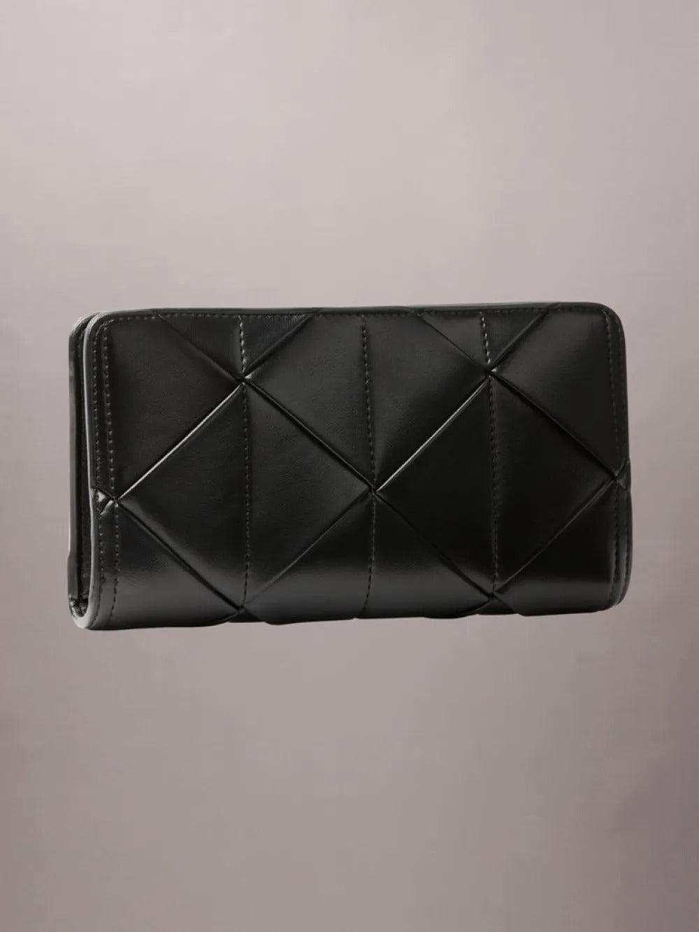 ארנק קלווין קליין Woven Passport Longfold נשים