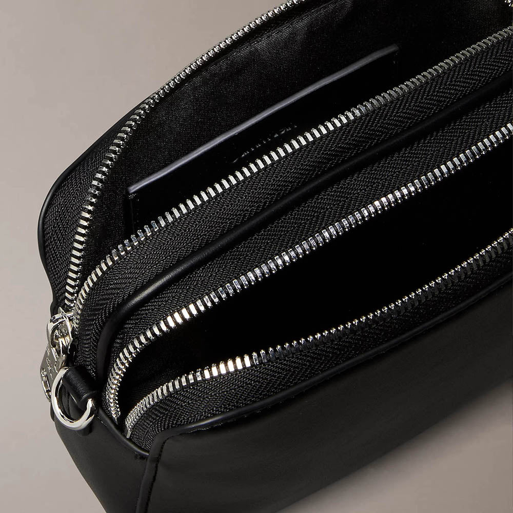 תיק קלווין קליין Convertible 2-Strap Crossbody Camera נשים