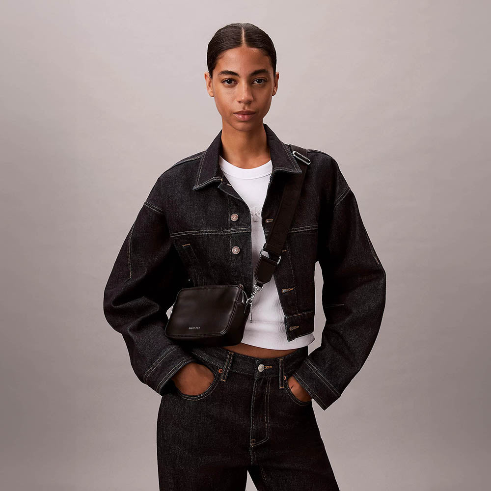 תיק קלווין קליין Convertible 2-Strap Crossbody Camera נשים