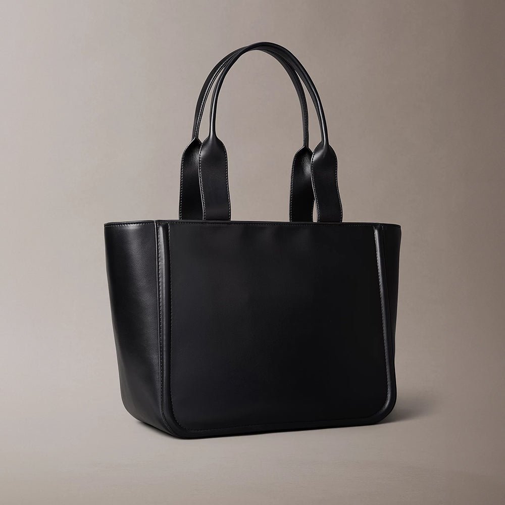 תיק קלווין קליין Embossed Monogram Logo Tote נשים