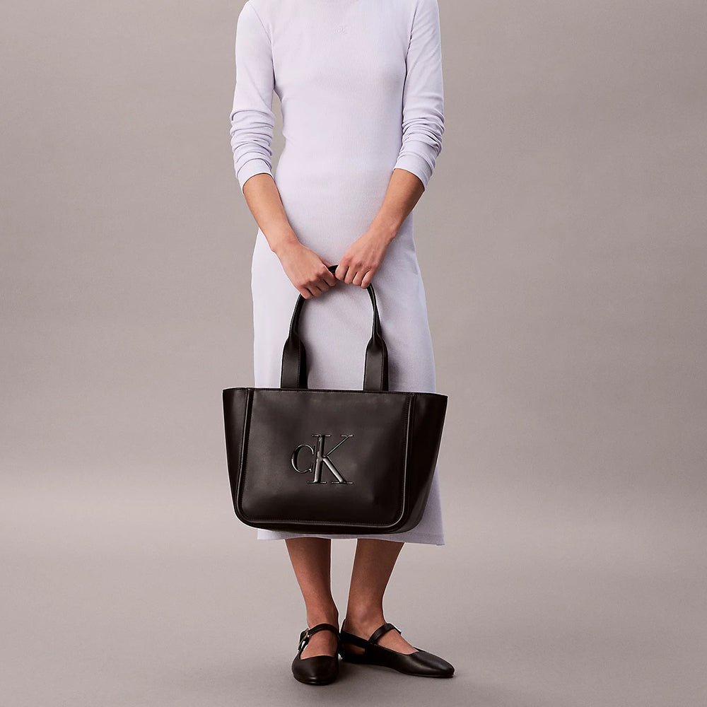 תיק קלווין קליין Embossed Monogram Logo Tote נשים