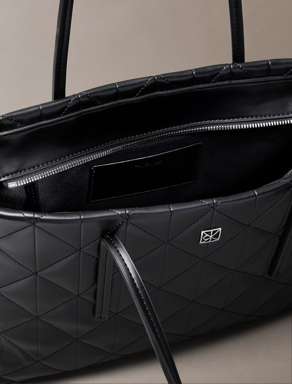 תיק קלווין קליין Quilted Emblem Logo Small נשים