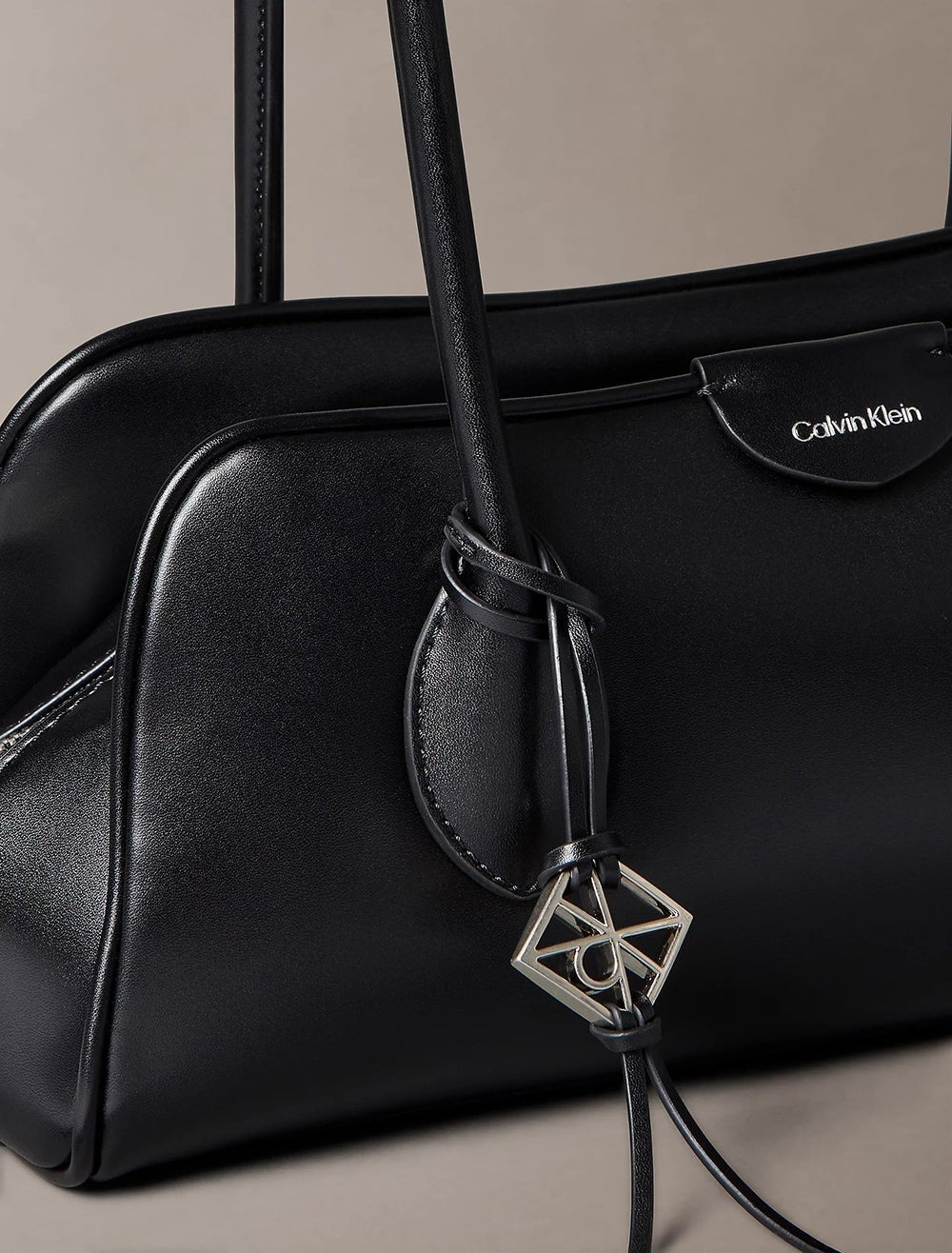 תיק קלווין קליין Multi Compartment Shoulder Bag נשים