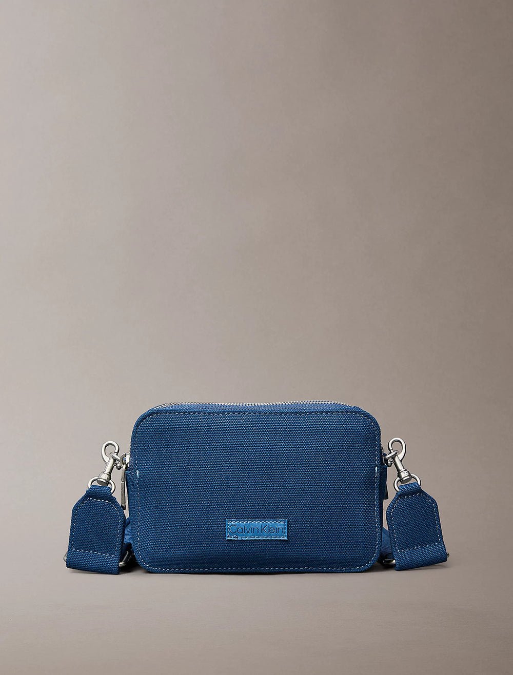 תיק קלווין קליין Canvas Crossbody Camera נשים