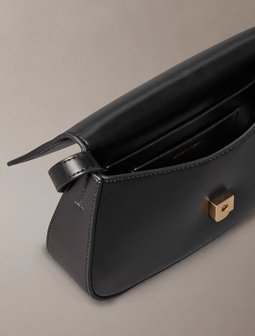 תיק קלווין קליין Monogram Flap Camera נשים