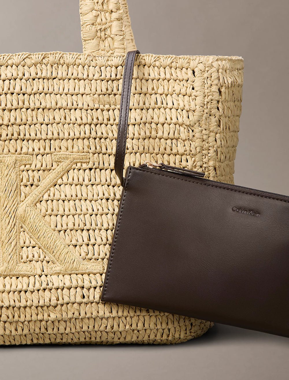 תיק קלווין קליין Bold Ck Raffia Medium Tote נשים