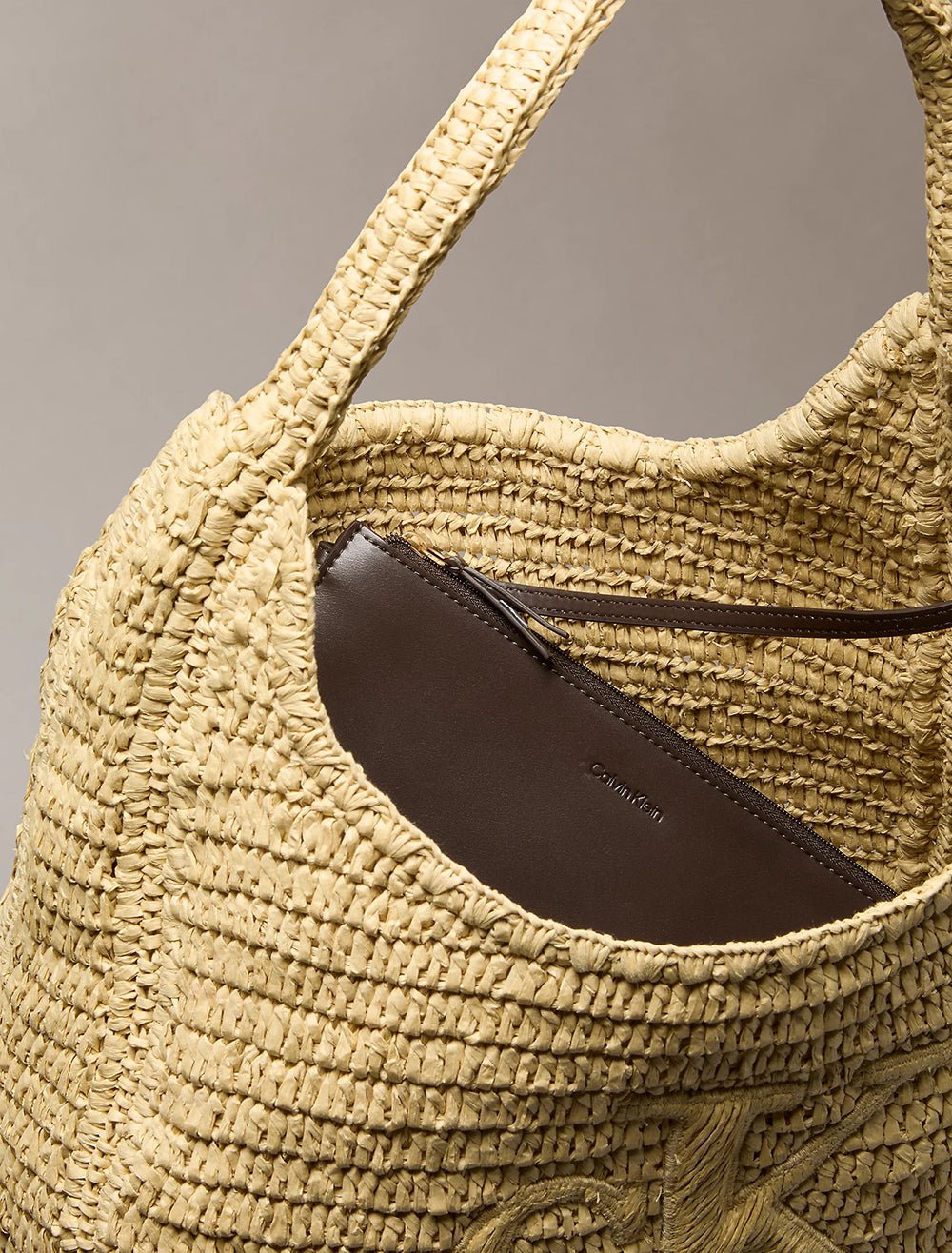 תיק קלווין קליין Bold Ck Raffia Large Shoulder Bag נשים