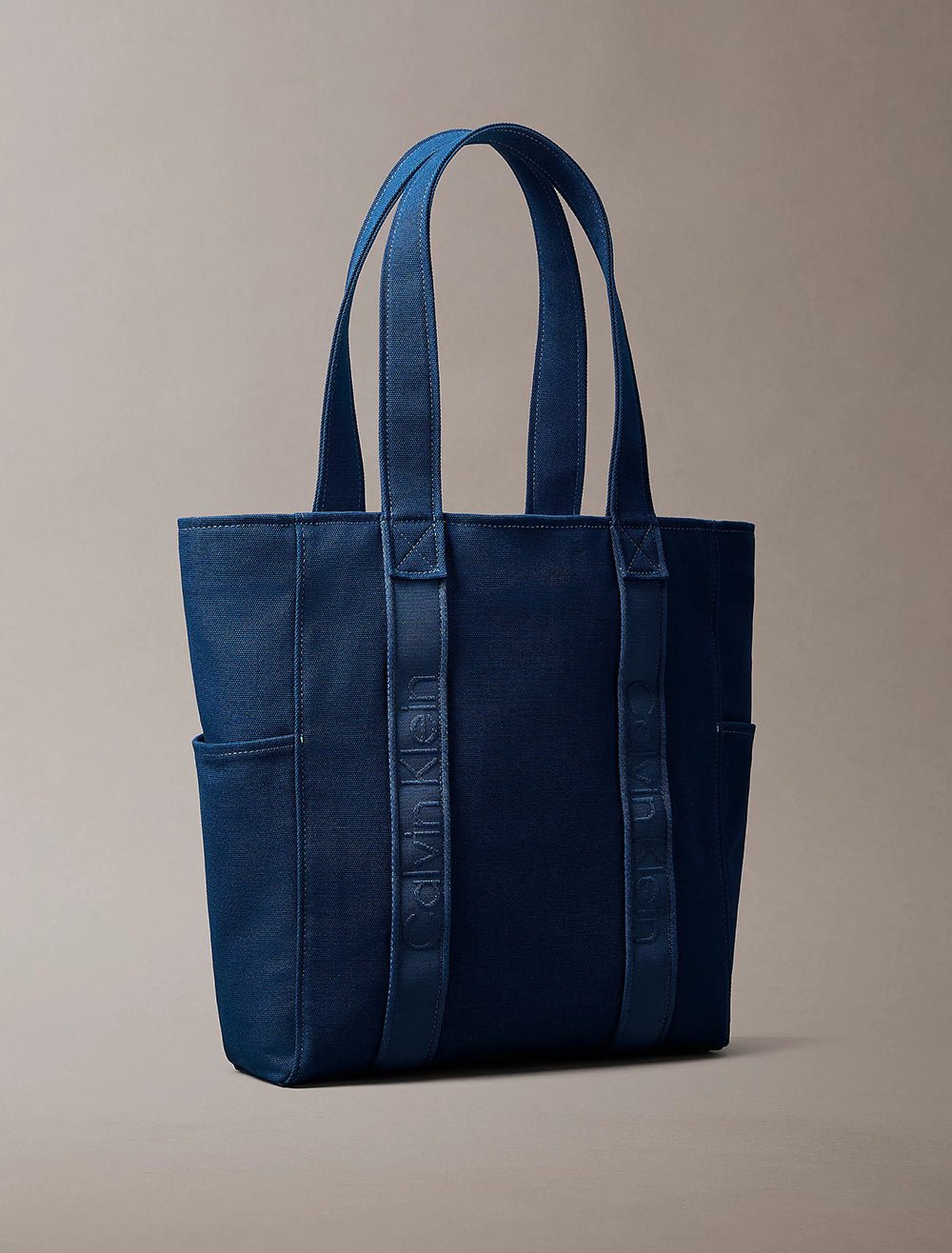 תיק קלווין קליין Webbing Strap Canvas Tote נשים