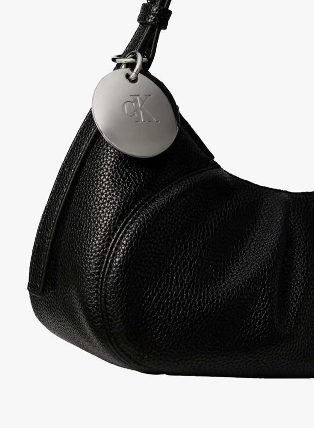 תיק קלווין קליין Engraved HW Elongated Bag נשים