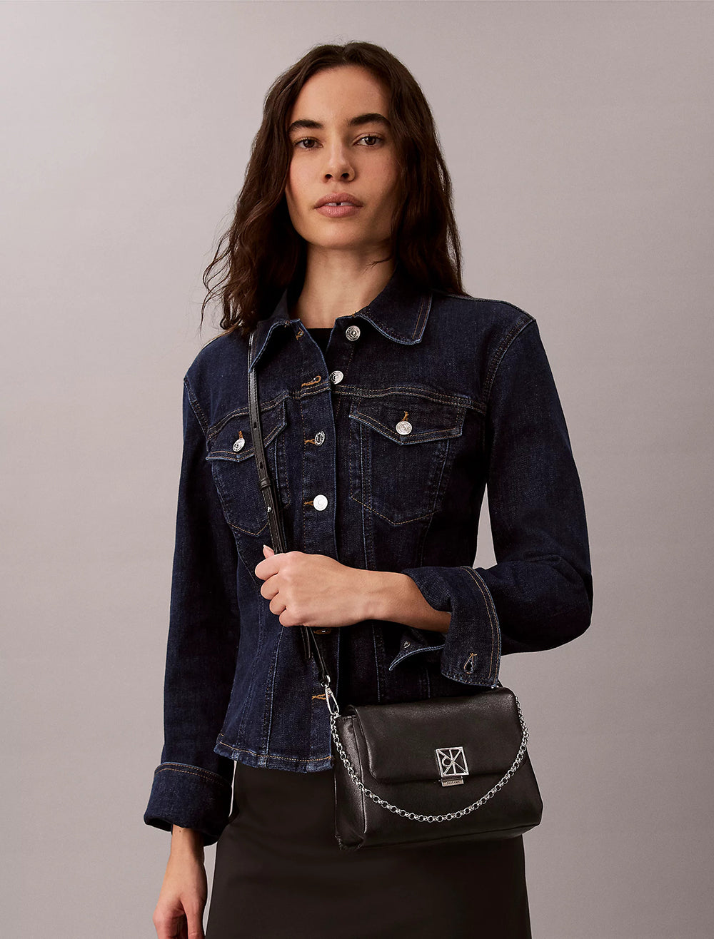 תיק קלווין קליין Padded Emblem Hardware Crossbody נשים
