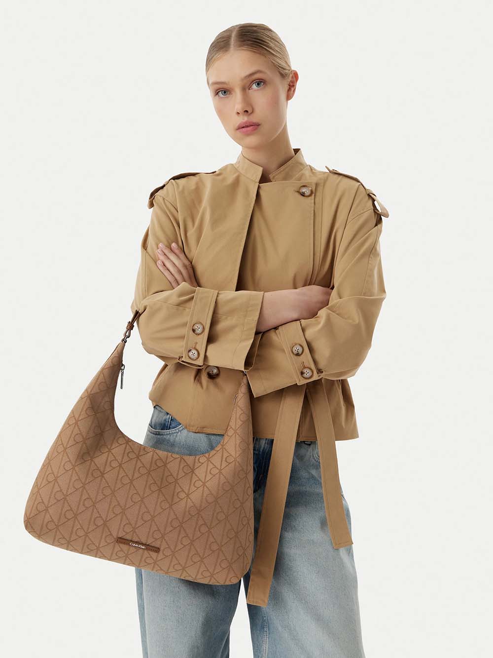 תיק קלווין קליין Emblem Jacquard Shoulder Bag נשים