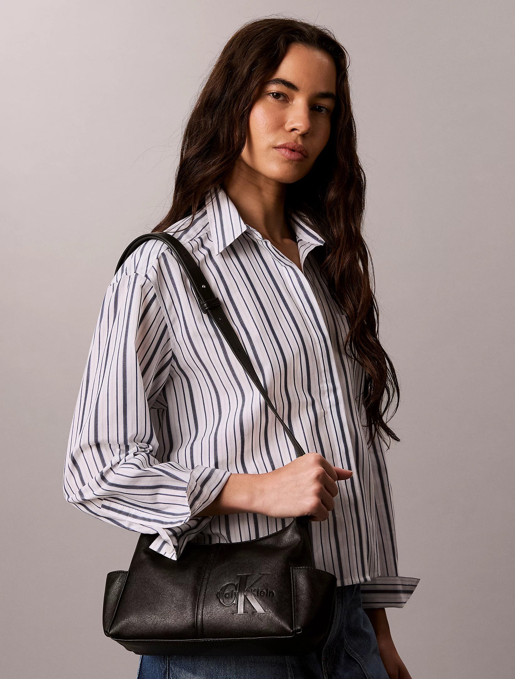 תיק קלווין קליין Pockets Monologo Crossbody נשים