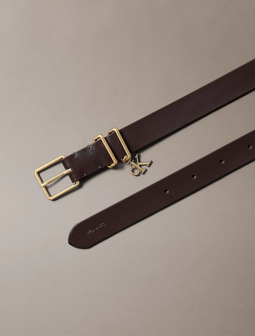 חגורה קלווין קליין Leather Signature Logo Charm נשים