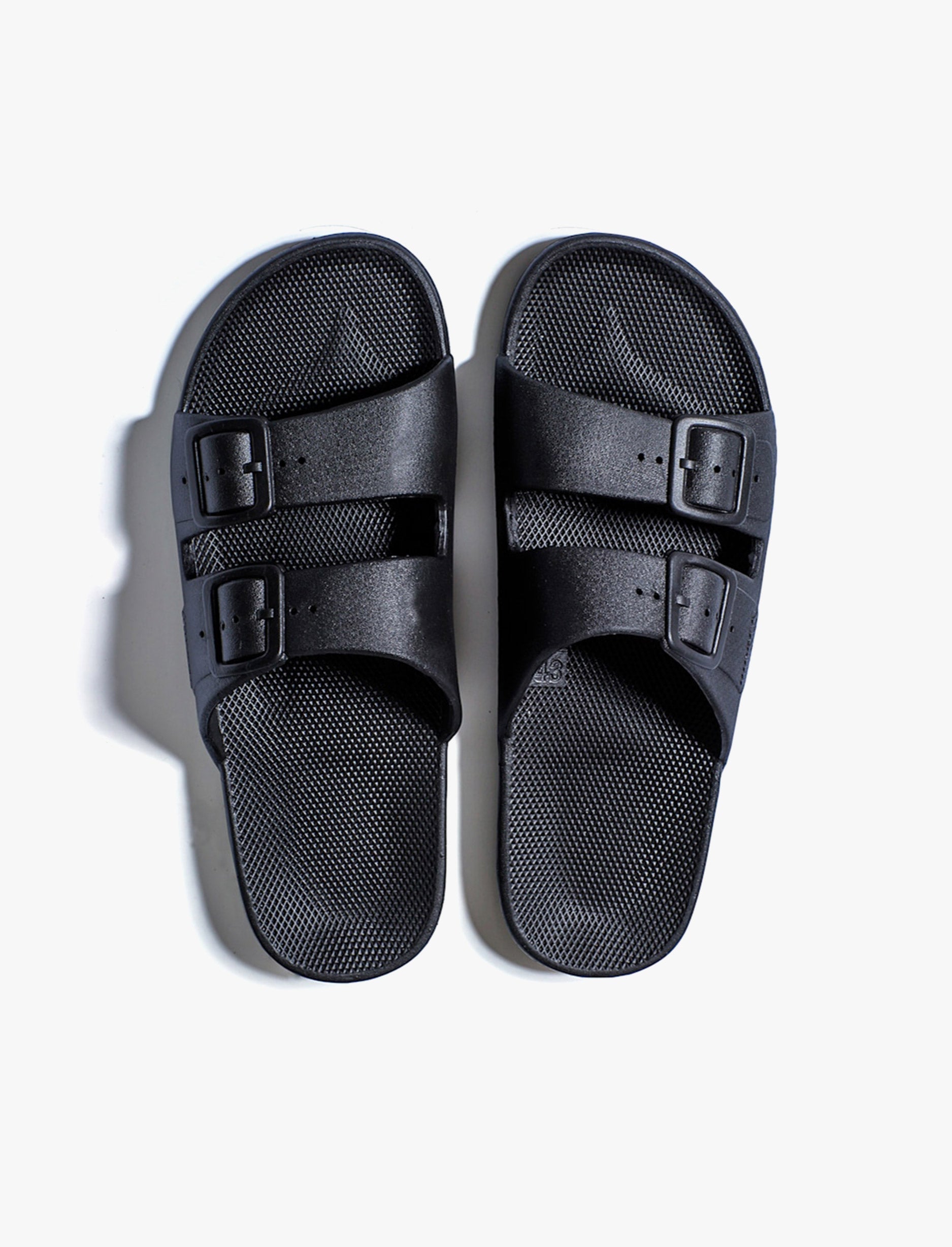 Freedom Moses - כפכפי מוזס בצבע שחור