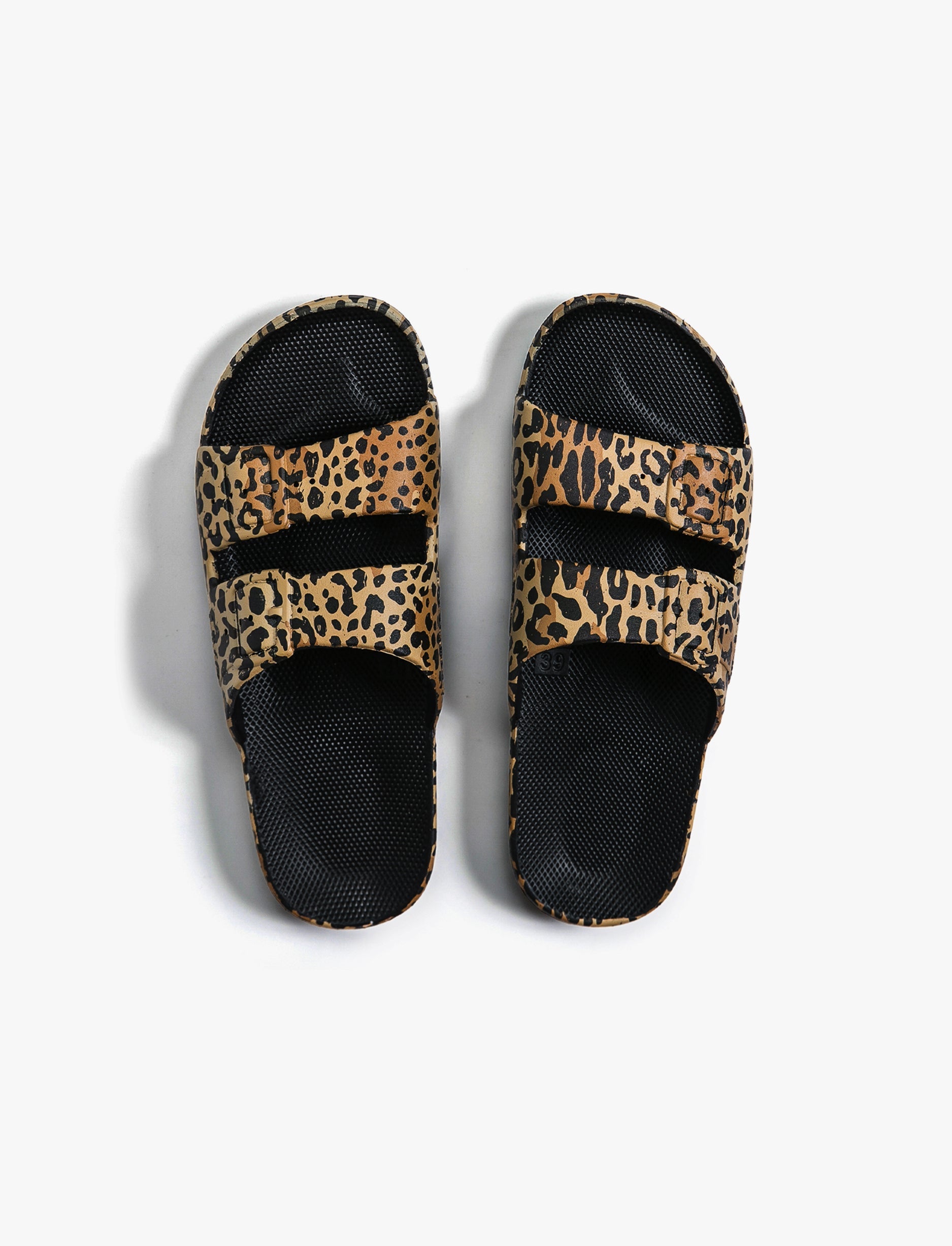 Freedom Moses Fierce Black - כפכפים לנשים מוזס בצבע שחור בהדפס מנומר