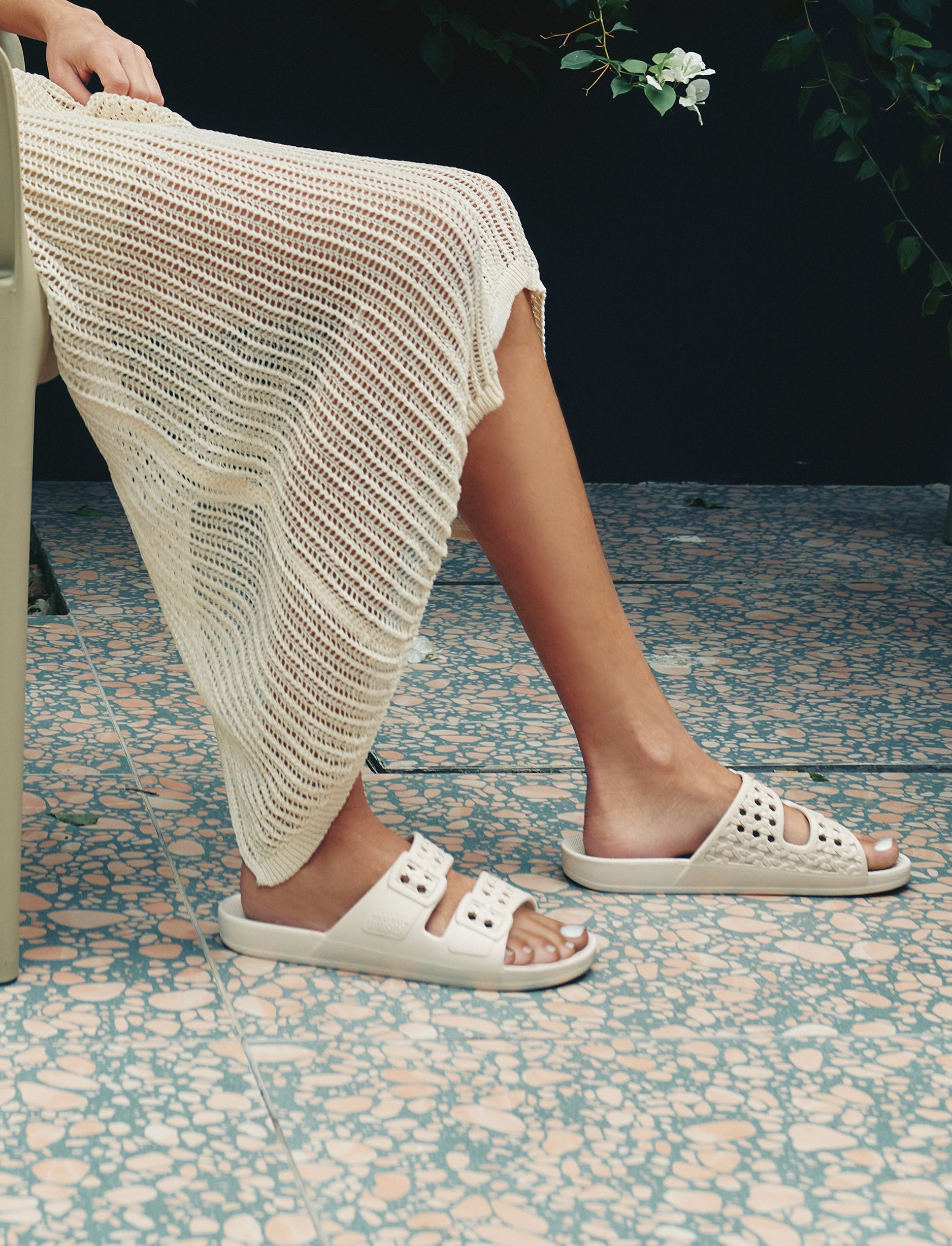 Freedom Moses Paz - כפכפי מוזס לנשים דגם פז בצבע אבן