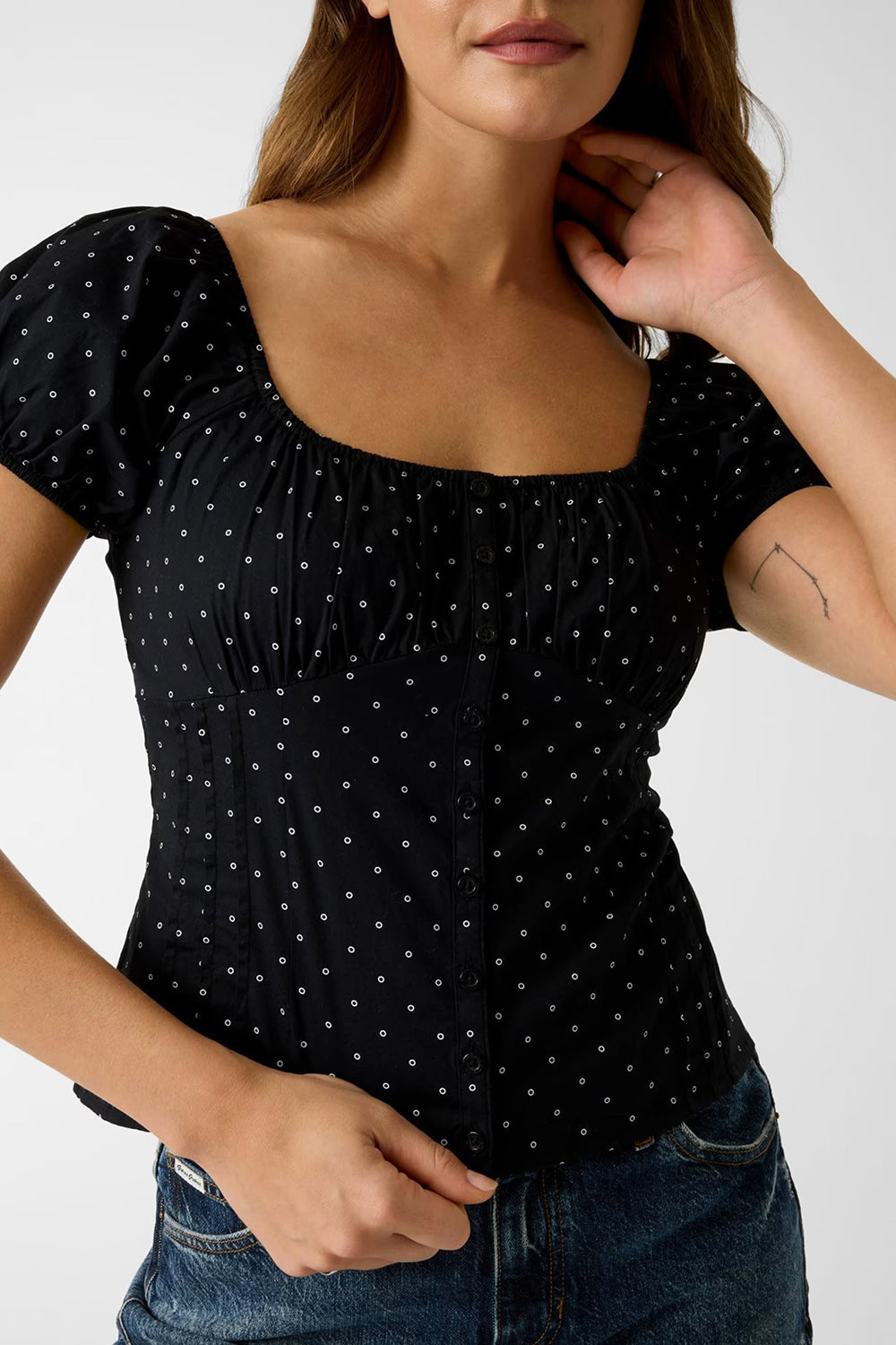חולצת טישירט קצרה Guess Sequins Blouse נשים