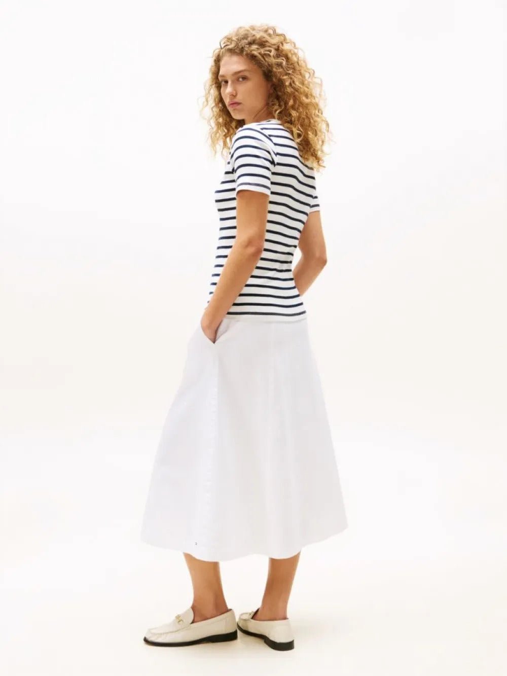 חולצת טישירט קצרה טומי הילפיגר Flag Embroidery Crew Neck Slim נשים