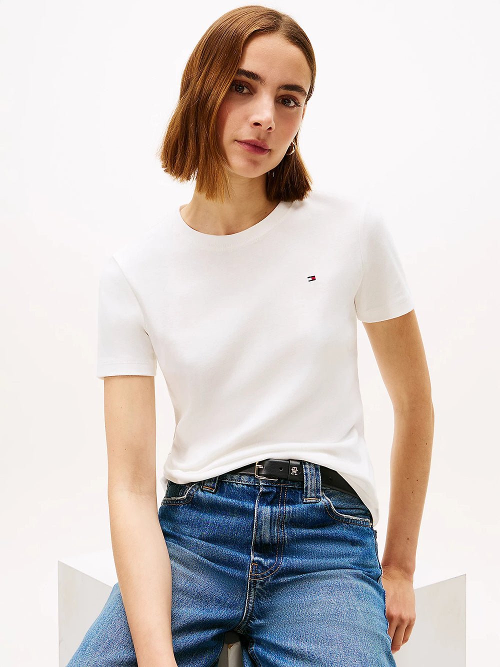 חולצת טישירט קצרה טומי הילפיגר Flag Embroidery Crew Neck Slim נשים