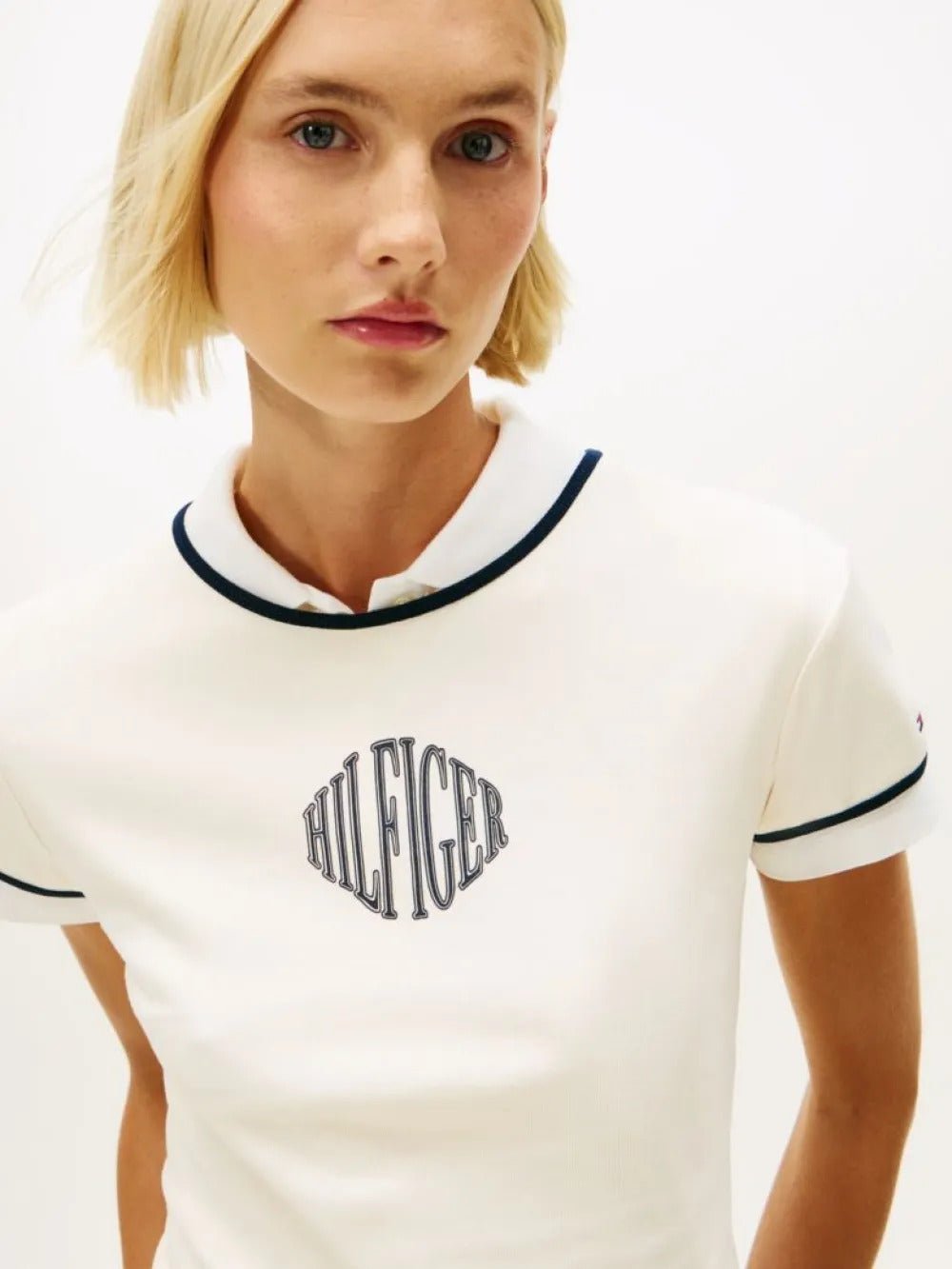 חולצת טישירט קצרה טומי הילפיגר Logo Slim Ringer נשים