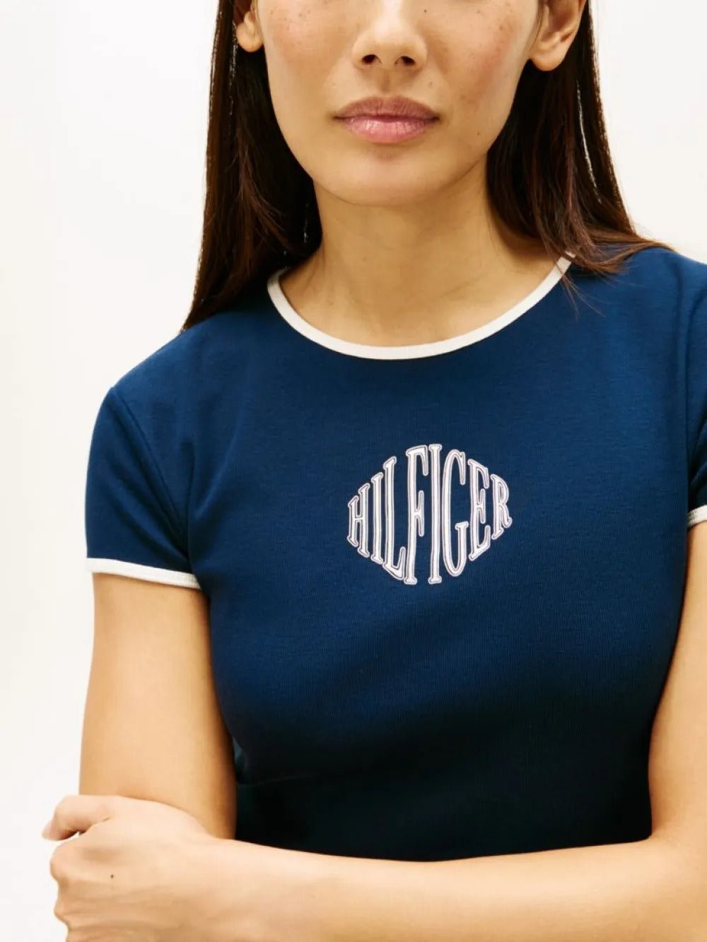 חולצת טישירט קצרה טומי הילפיגר Logo Slim Ringer נשים