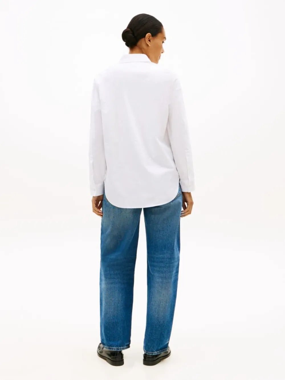 חולצה מכופתרת טומי הילפיגר Relaxed Fit Th Crest Embroidery Oxford נשים