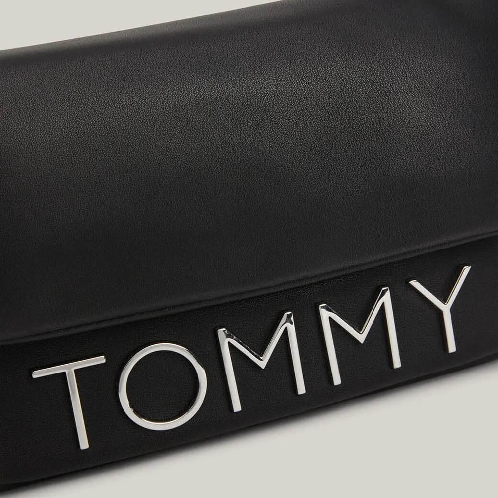 תיק טומי הילפיגר Bold Elongated Flap Cross נשים