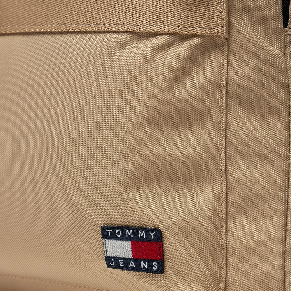 תיק גב טומי הילפיגר Ess Daily Backpack נשים