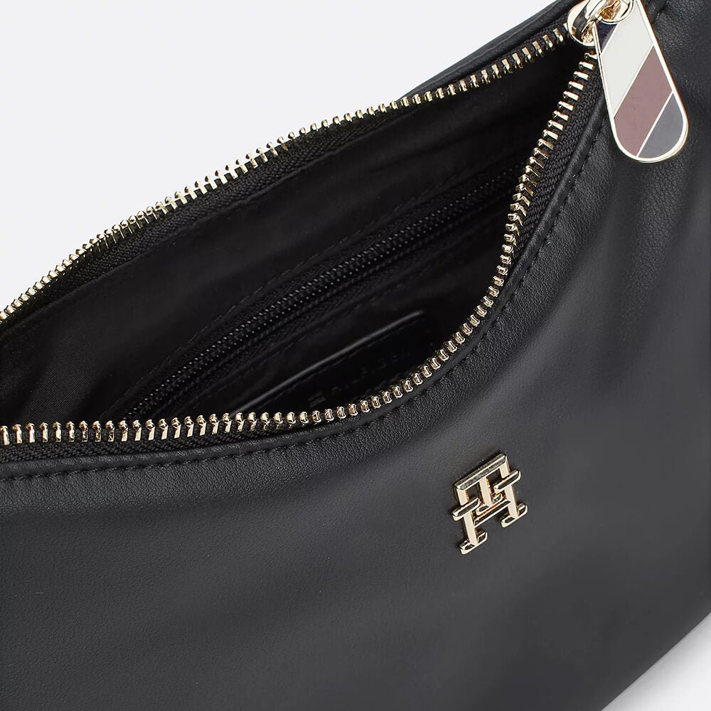 תיק טומי הילפיגר Monogram Plaque Shoulder נשים