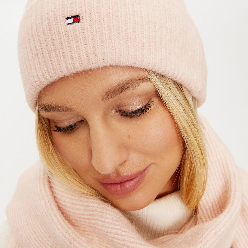 מארז כובע גרב וצעיף טומי הילפיגר Flag Beanie And Scarf Gift Set נשים