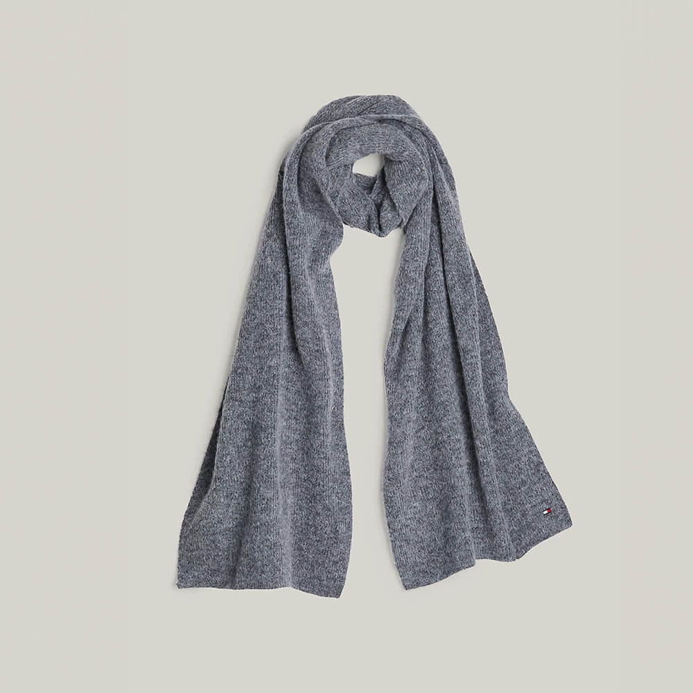 מארז כובע גרב וצעיף טומי הילפיגר Flag Beanie And Scarf Gift Set נשים