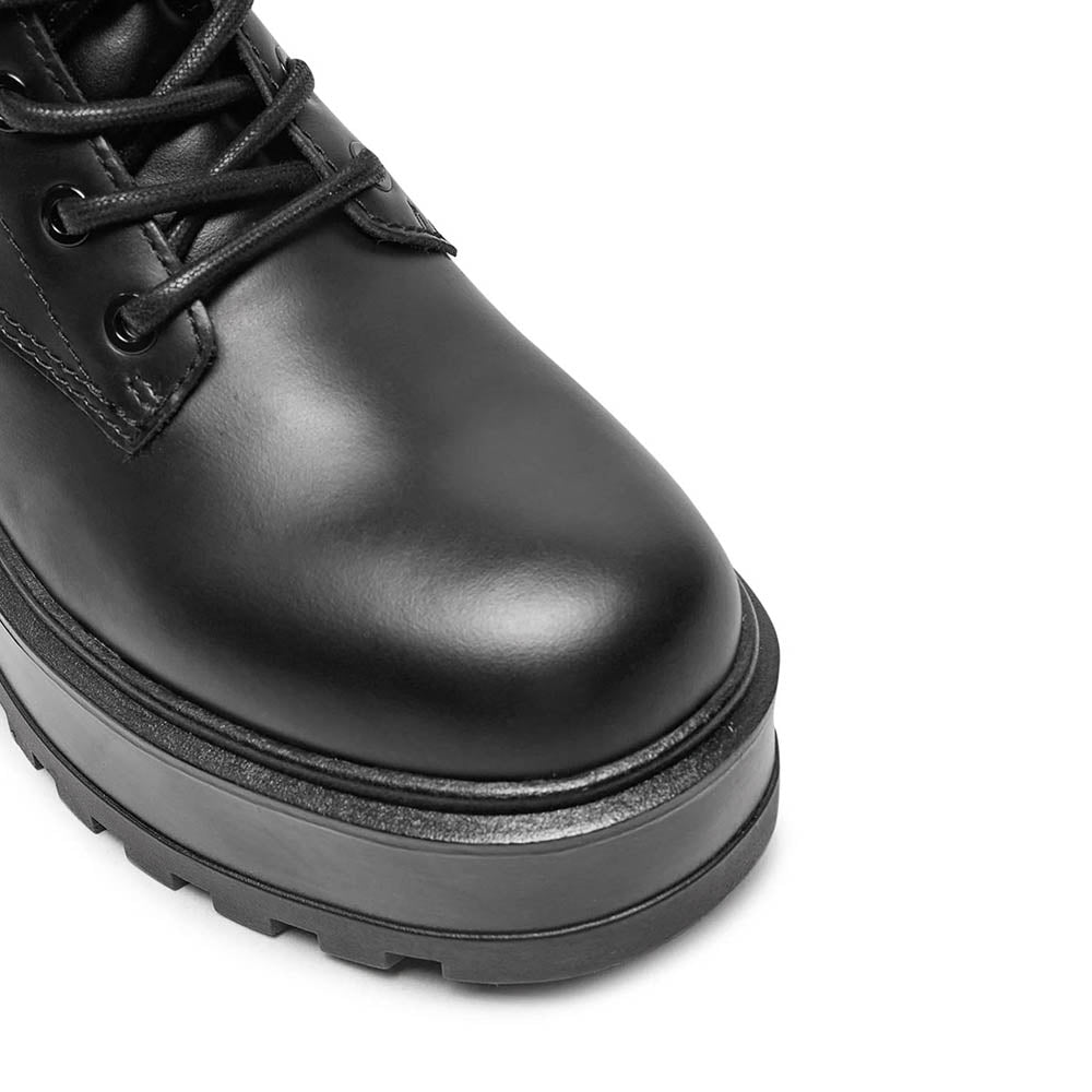 מגפי פלטפורמה קלווין קליין Flatform High Lace Up נשים